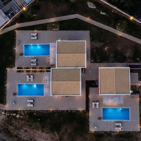 Avraam Sunset With Private Pools *
