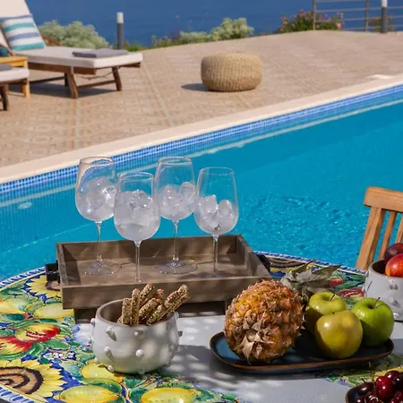 Avraam Sunset With Private Pools