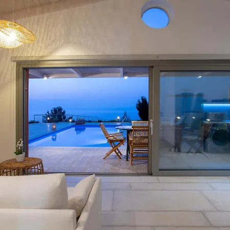 Avraam Sunset With Private Pools *